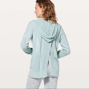 Lululemon Still Movement Wrap in Heathered Frosty